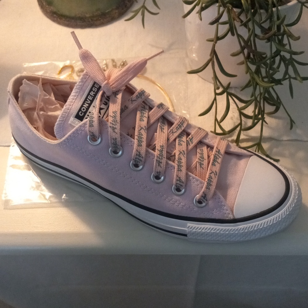 Converse Pink Low-Top Sneakers NWT - Picture 2 of 7